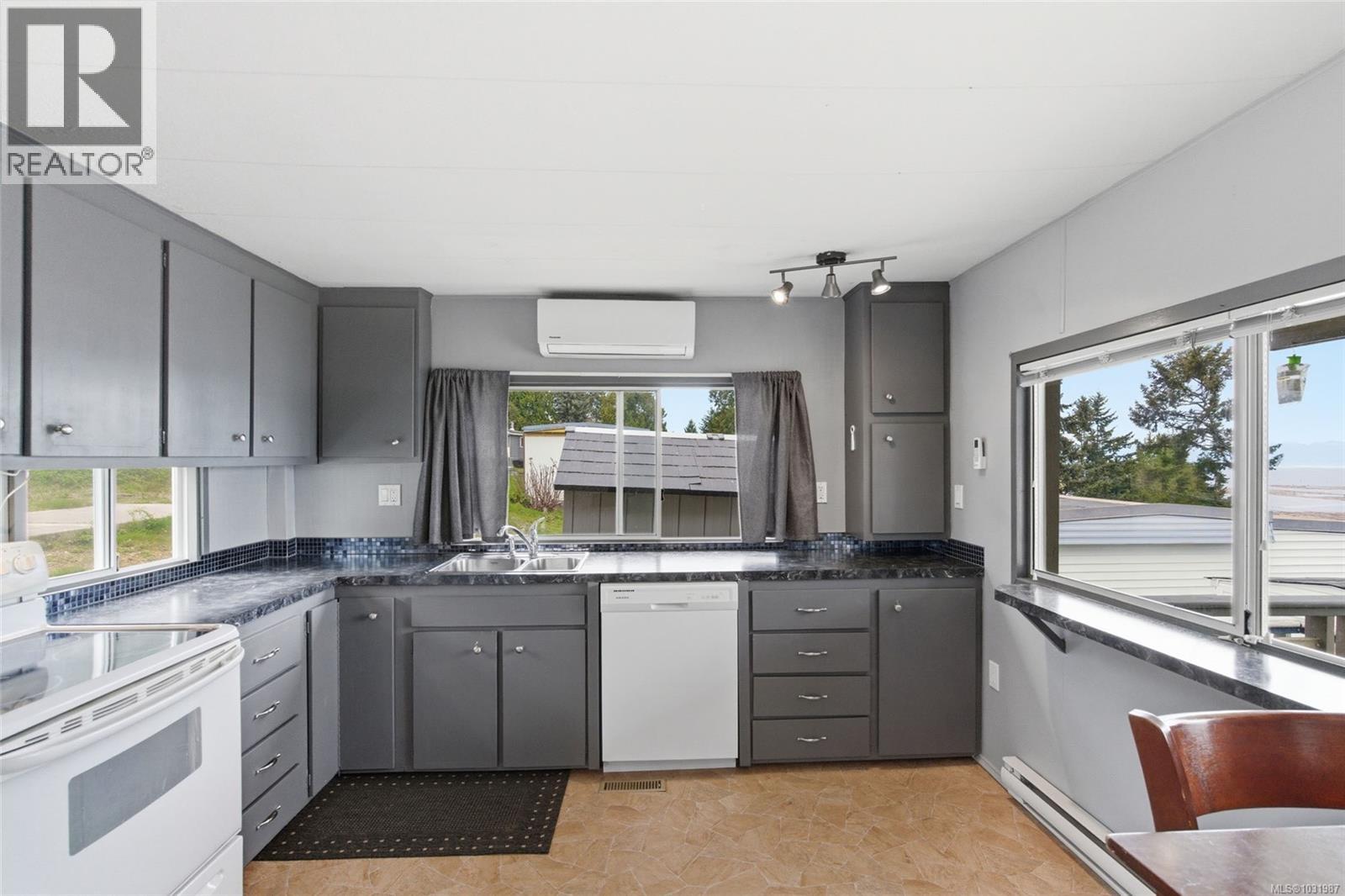 #32 1000 CHASE RIVER RD - 16