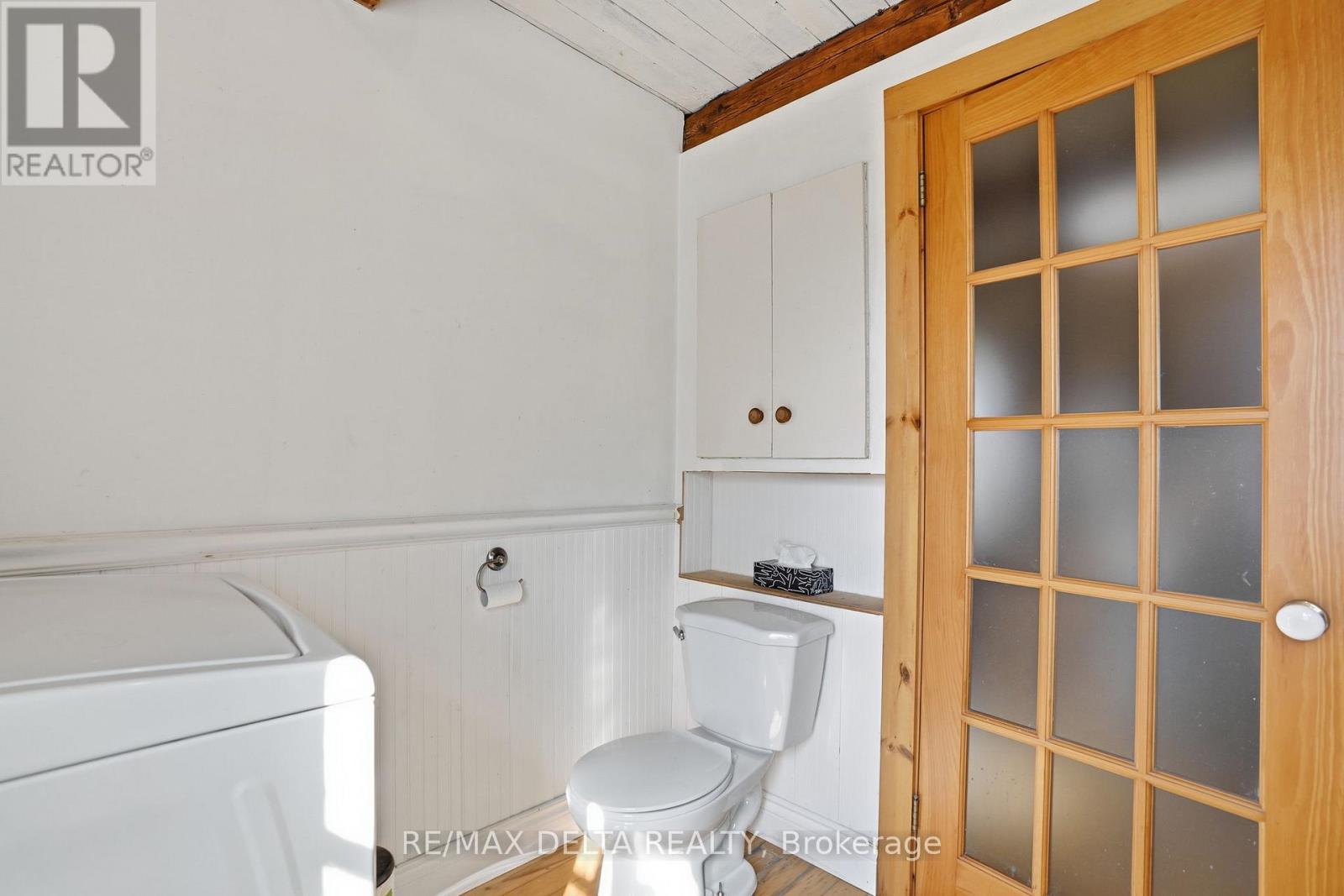Main floor bath.