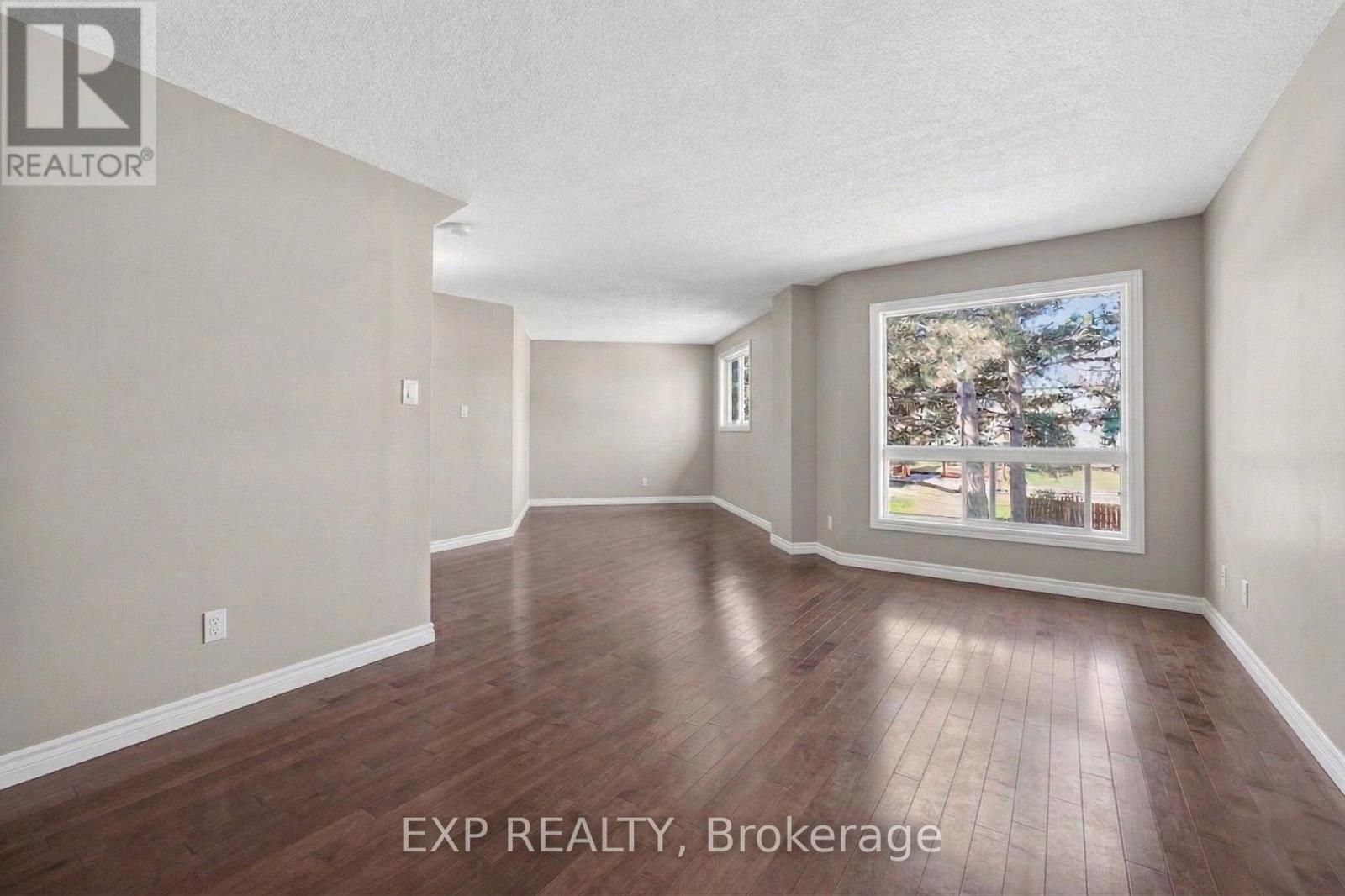 #36 60 ELMSDALE DRIVE - 11