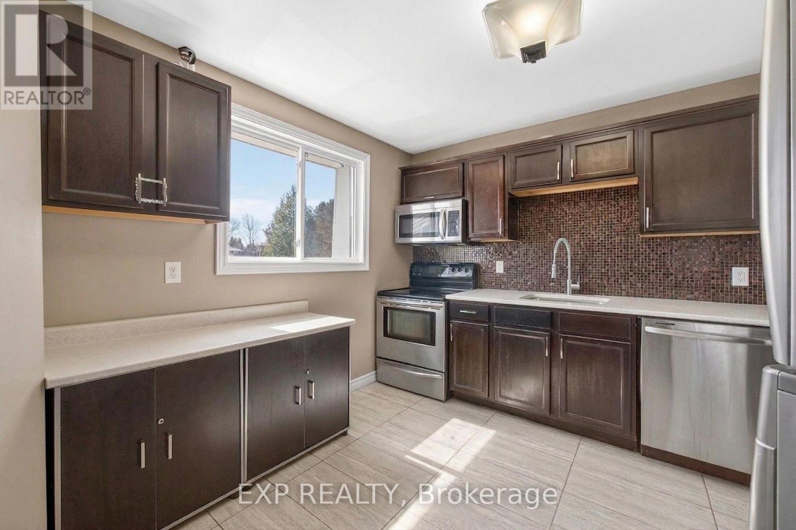 #36 60 ELMSDALE DRIVE - 15