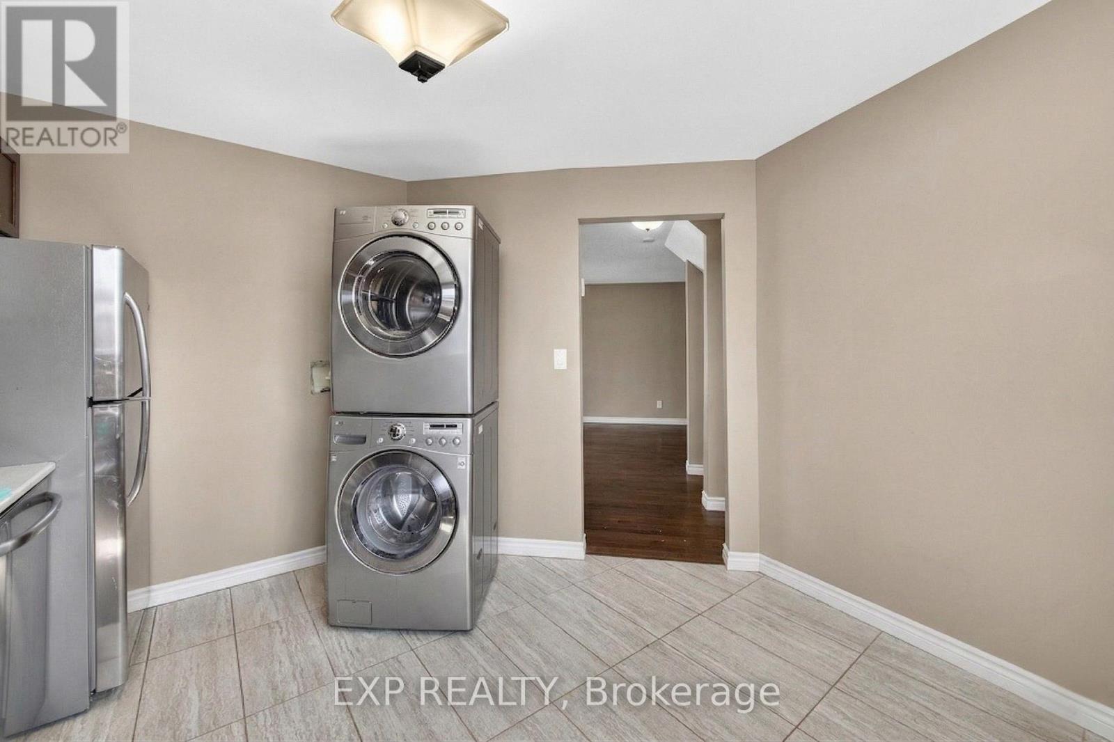 #36 60 ELMSDALE DRIVE - 17