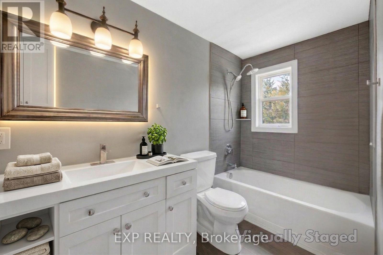 #36 60 ELMSDALE DRIVE - 24