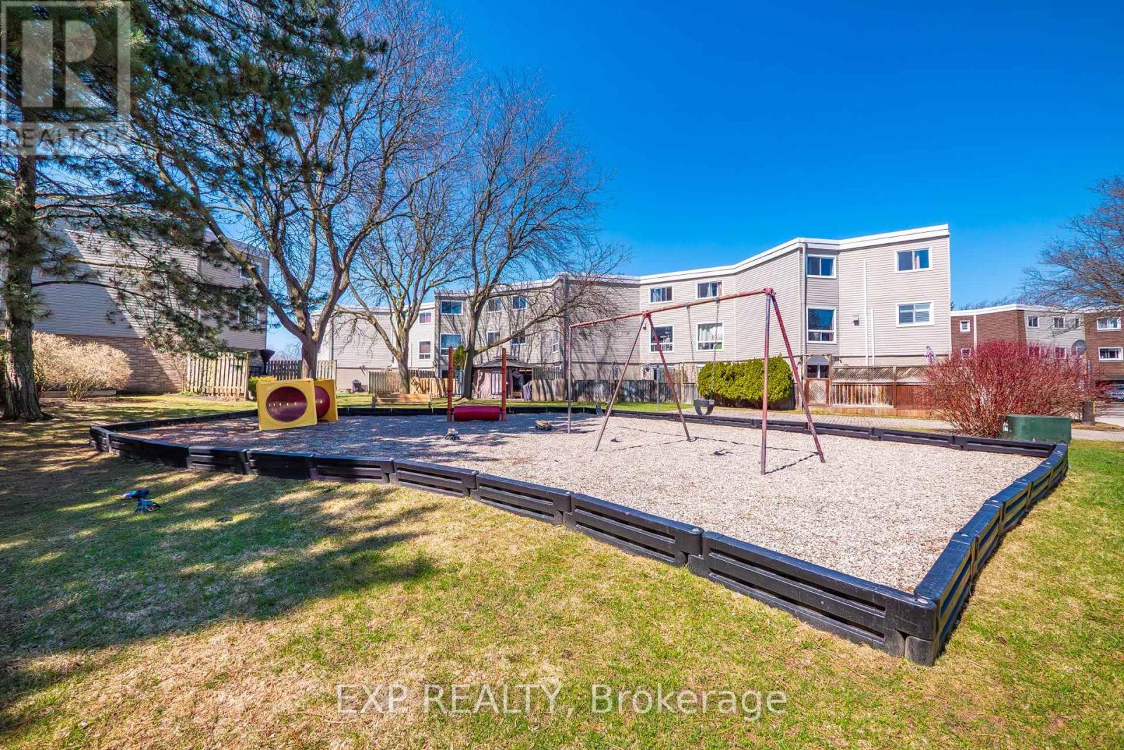 #36 60 ELMSDALE DRIVE - 32