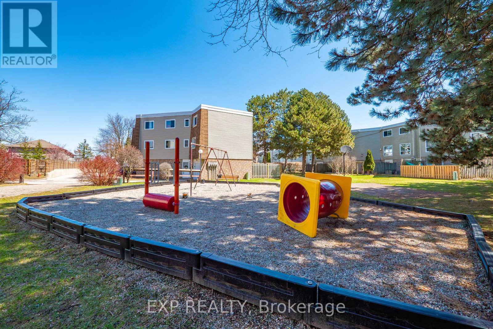 #36 60 ELMSDALE DRIVE - 33