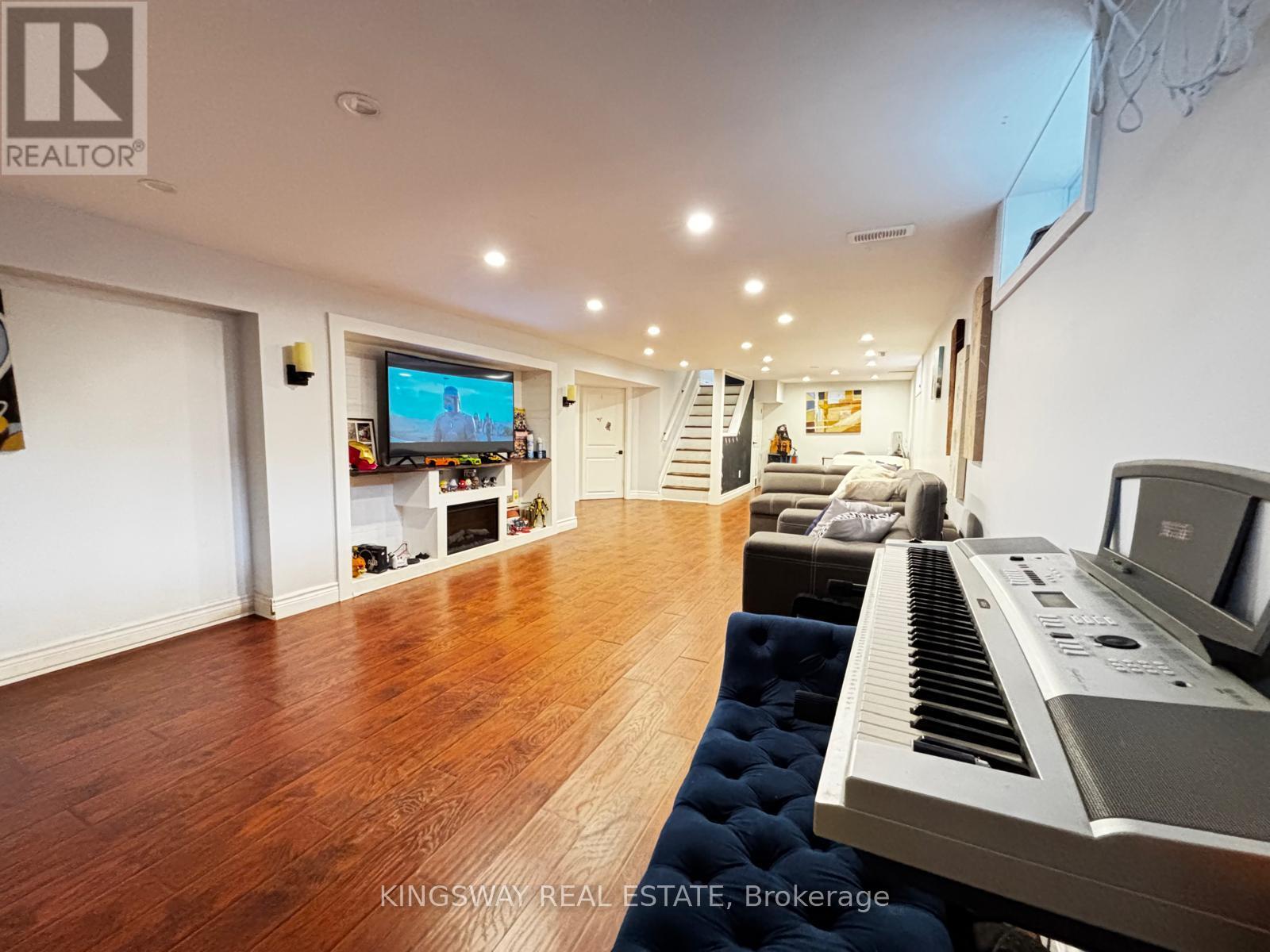 #124 9364 WELLINGTON ROAD - 19