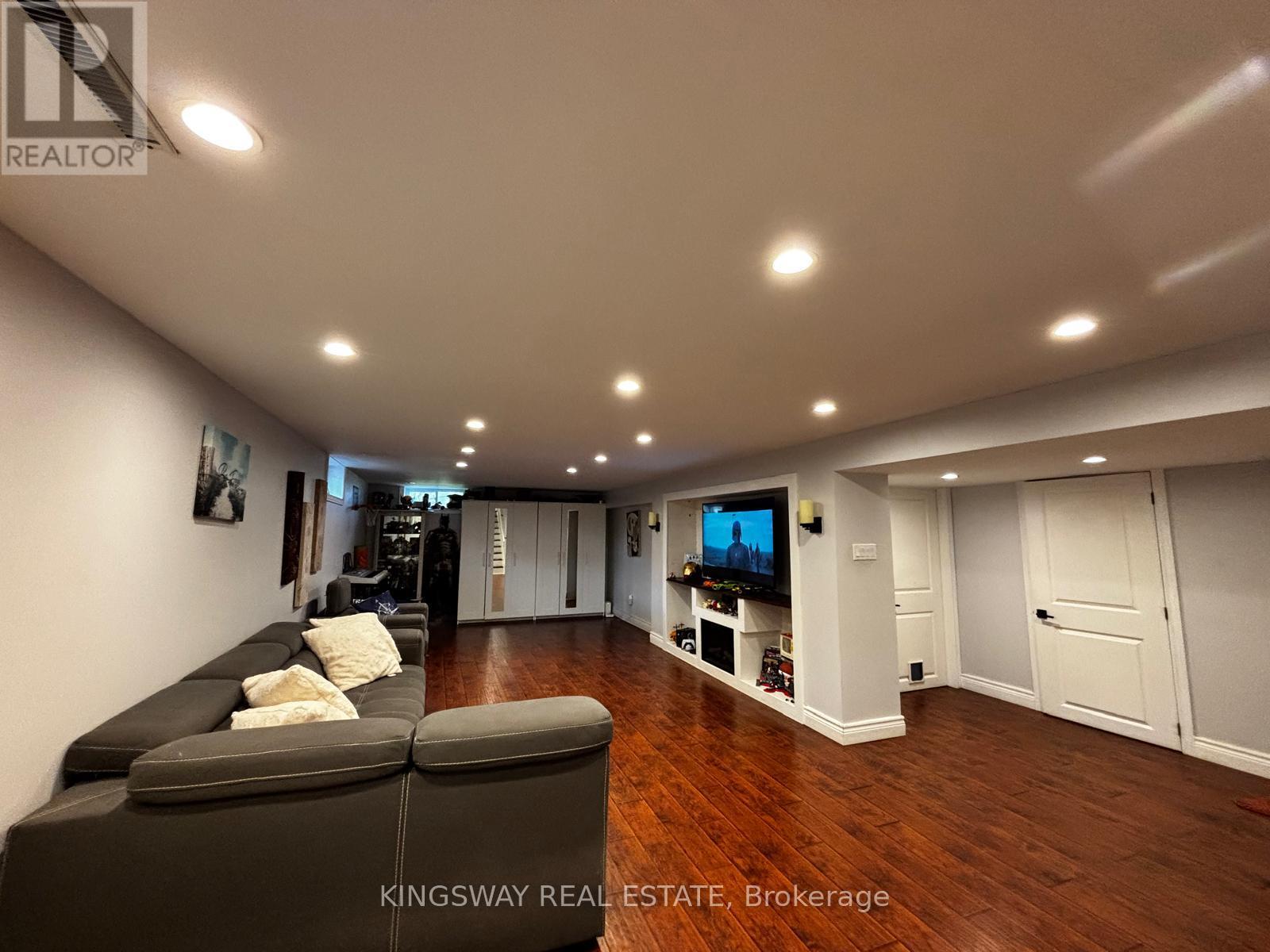 #124 9364 WELLINGTON ROAD - 22