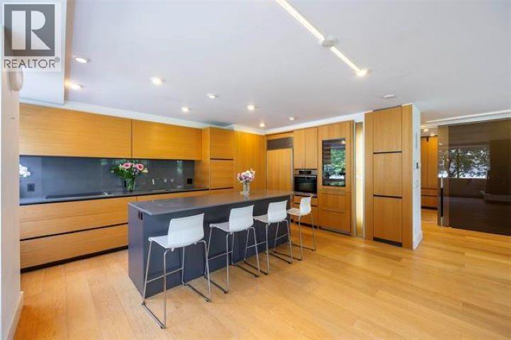 203 2167 BELLEVUE AVENUE — photo 9