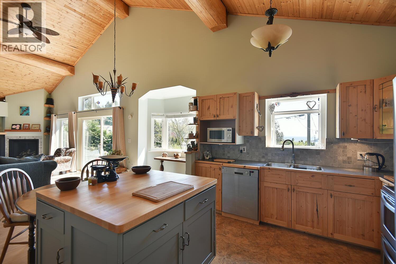 6508 LYNNWOOD COURT — photo 2
