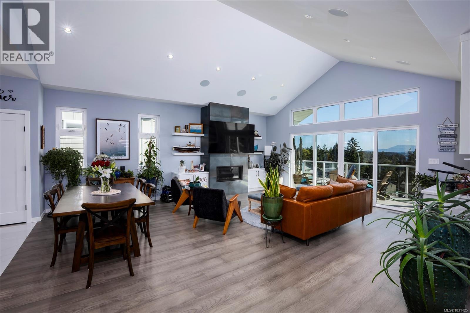 104 GOLDEN VIEW DR - Image 2