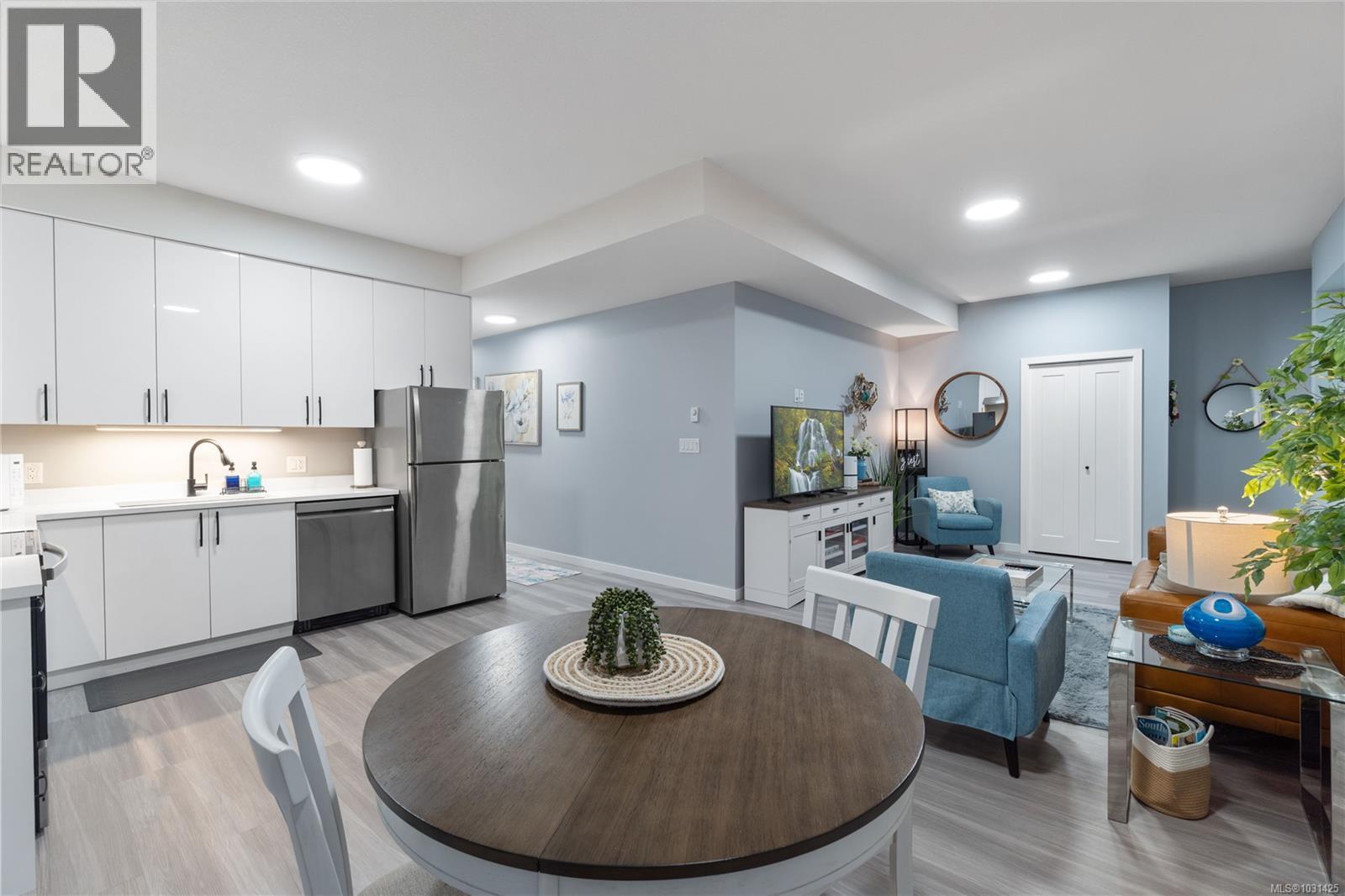 104 GOLDEN VIEW DR - 79