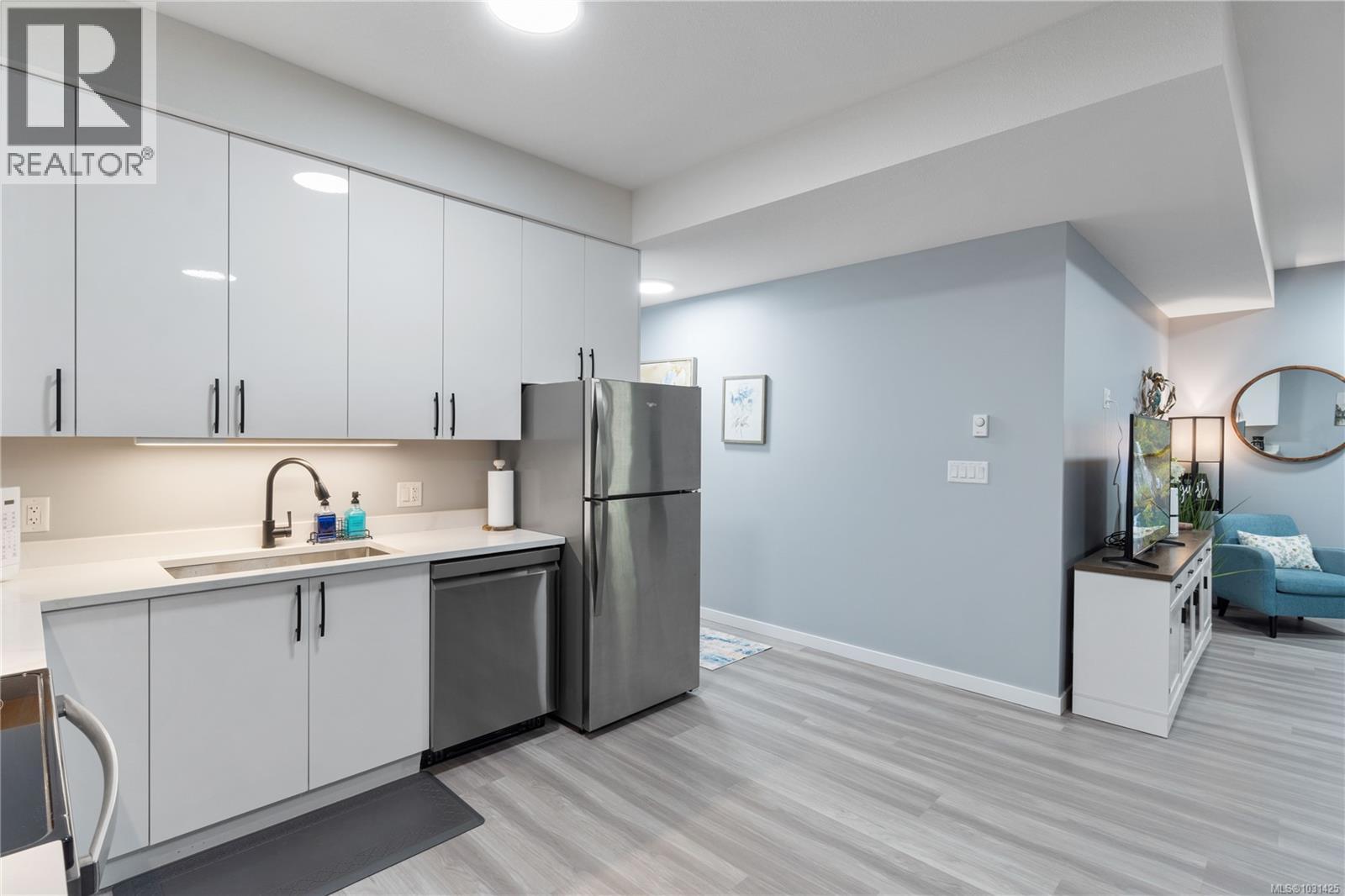 104 GOLDEN VIEW DR - 80