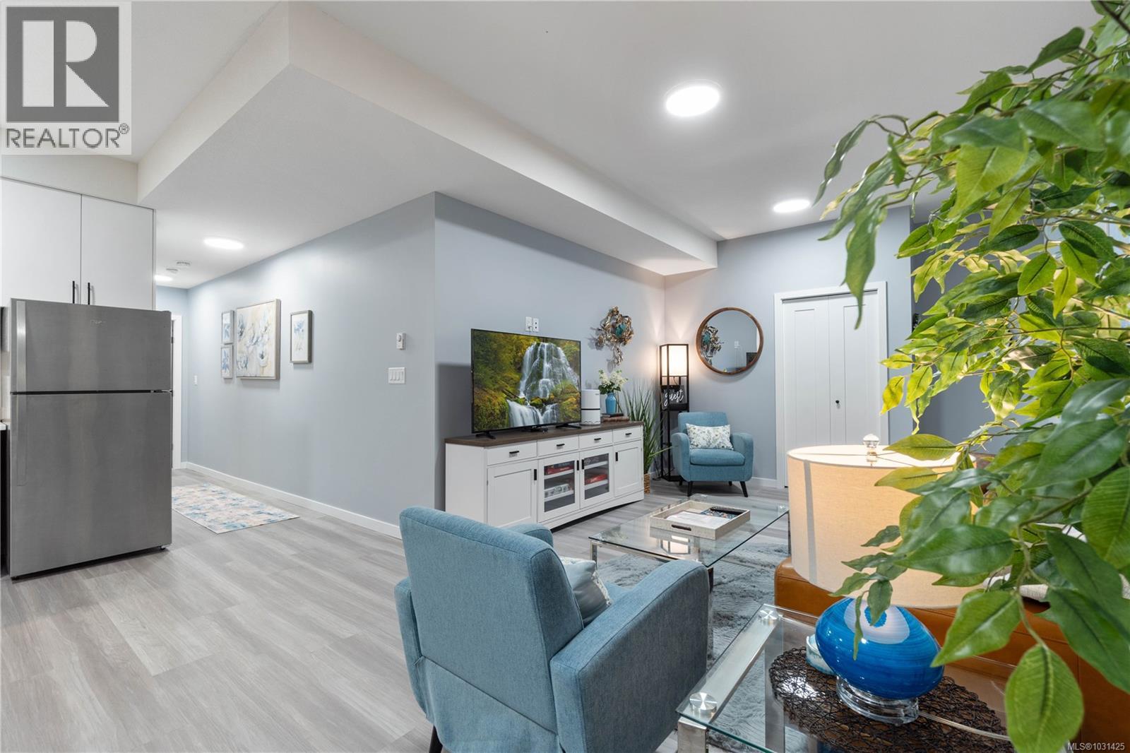 104 GOLDEN VIEW DR - 77