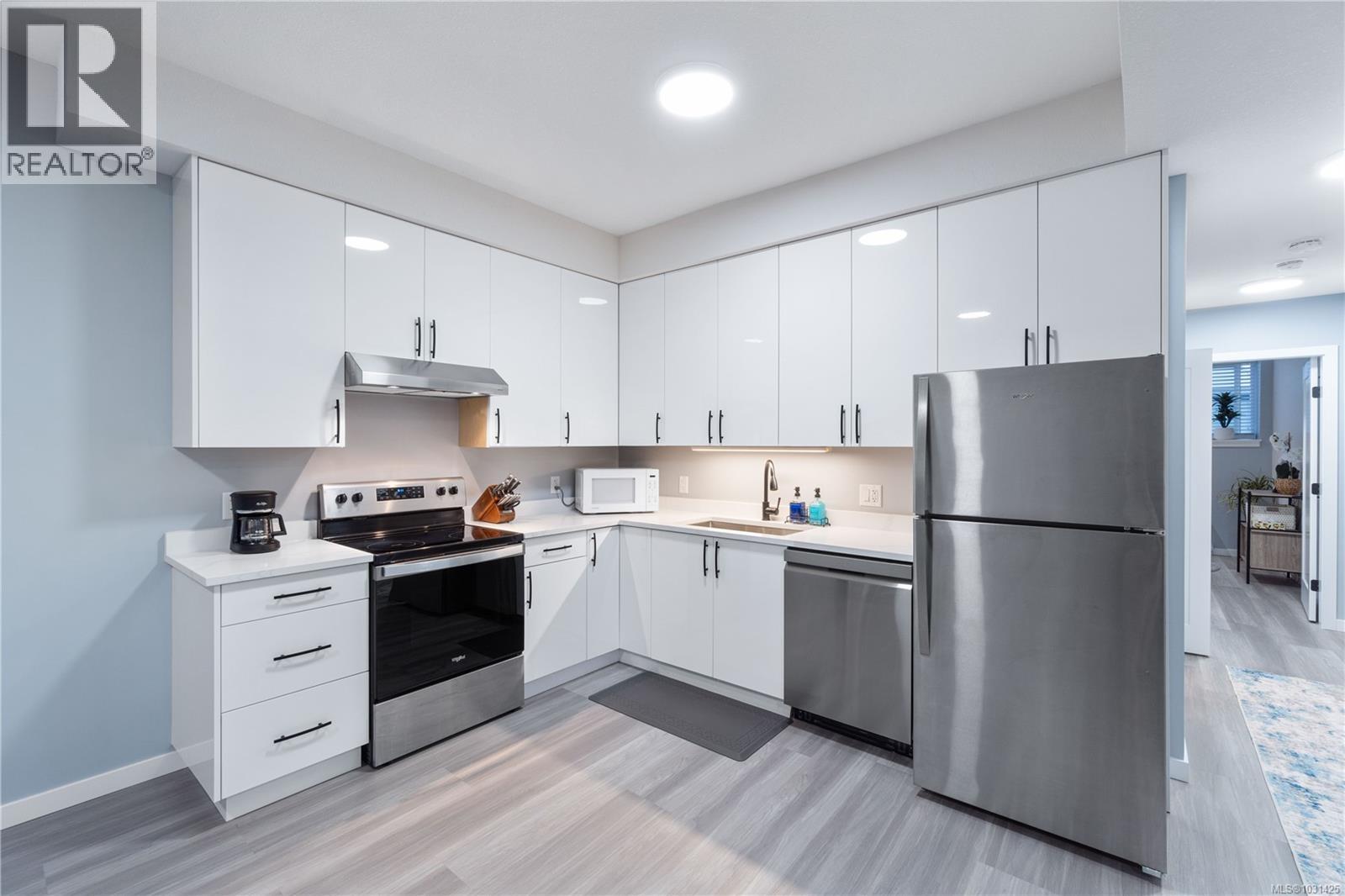 104 GOLDEN VIEW DR - 81