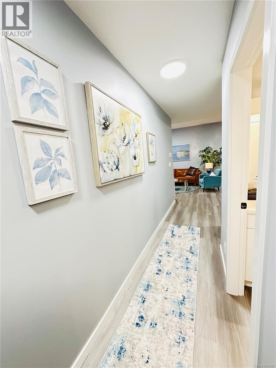 104 GOLDEN VIEW DR - 82