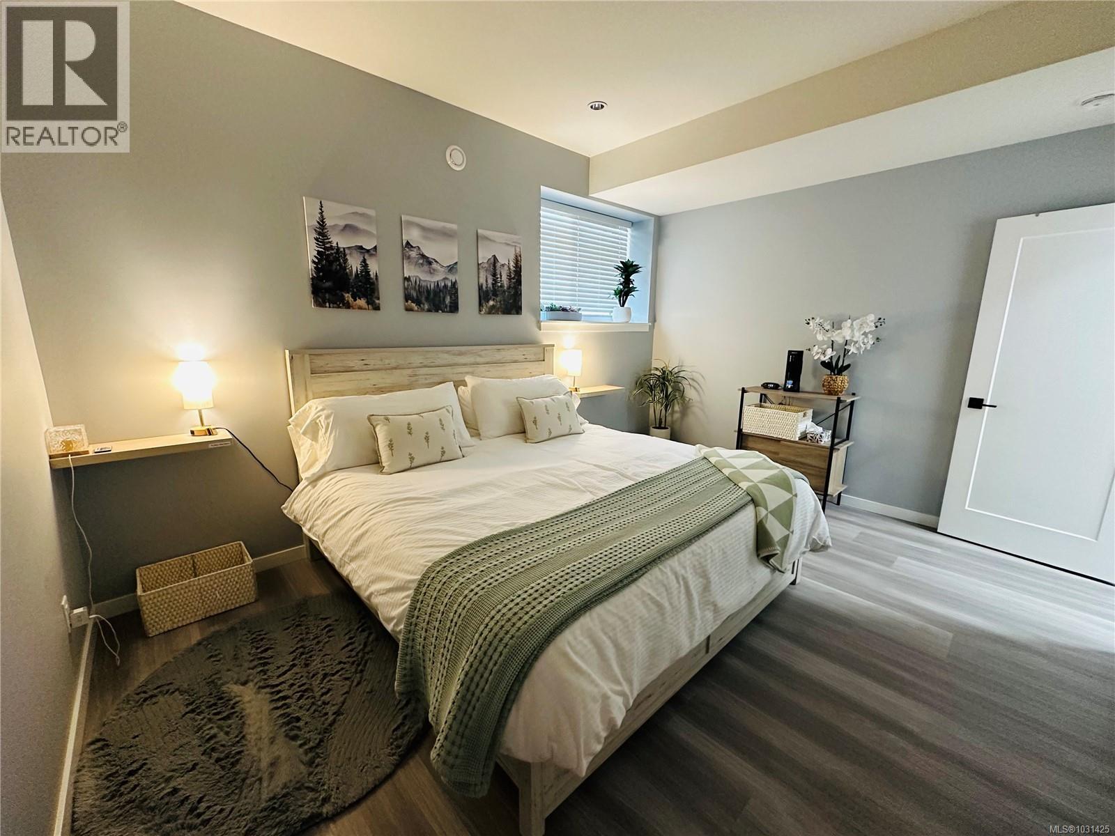 104 GOLDEN VIEW DR - 84