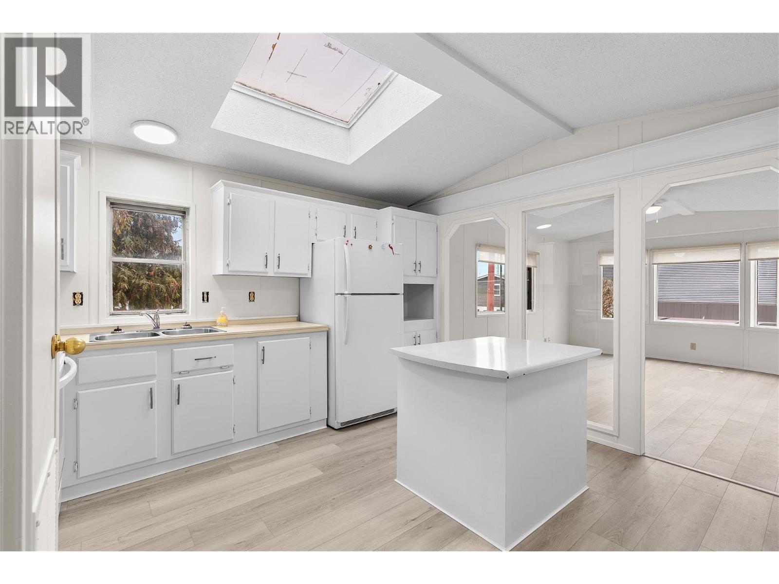 #32 1600 43 Avenue Unit# 32 - 4