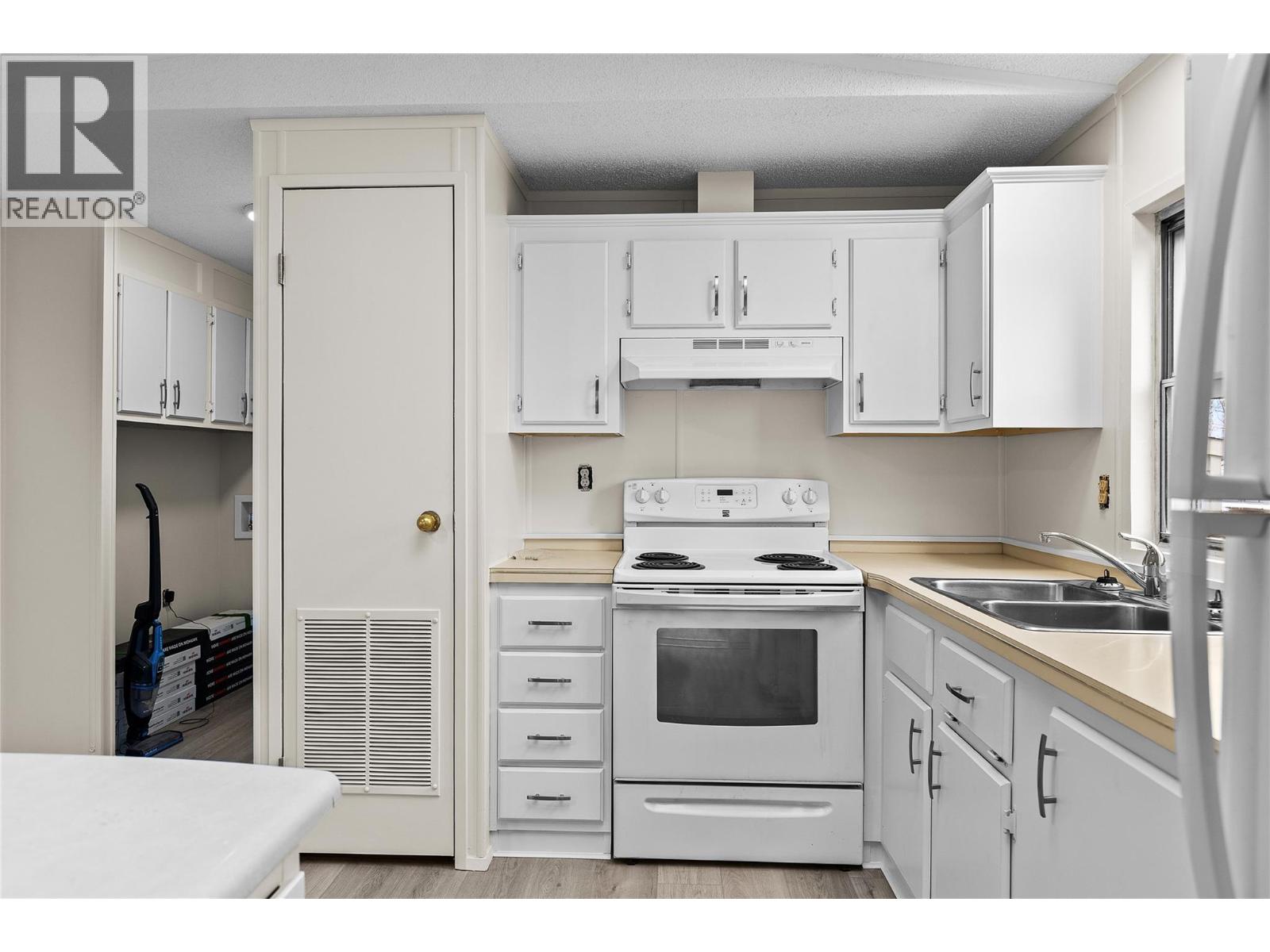 #32 1600 43 Avenue Unit# 32 - 8