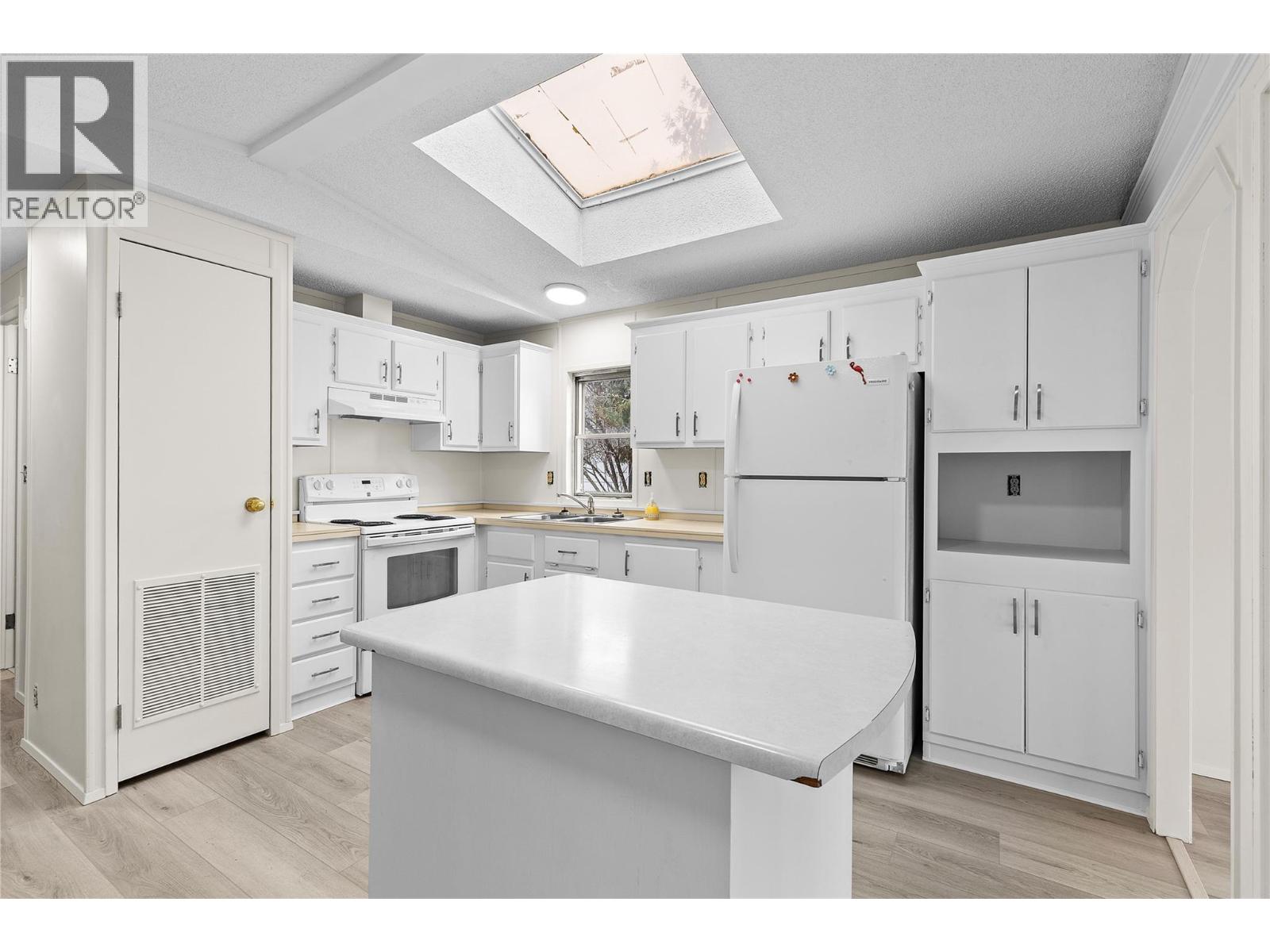 #32 1600 43 Avenue Unit# 32 - 5