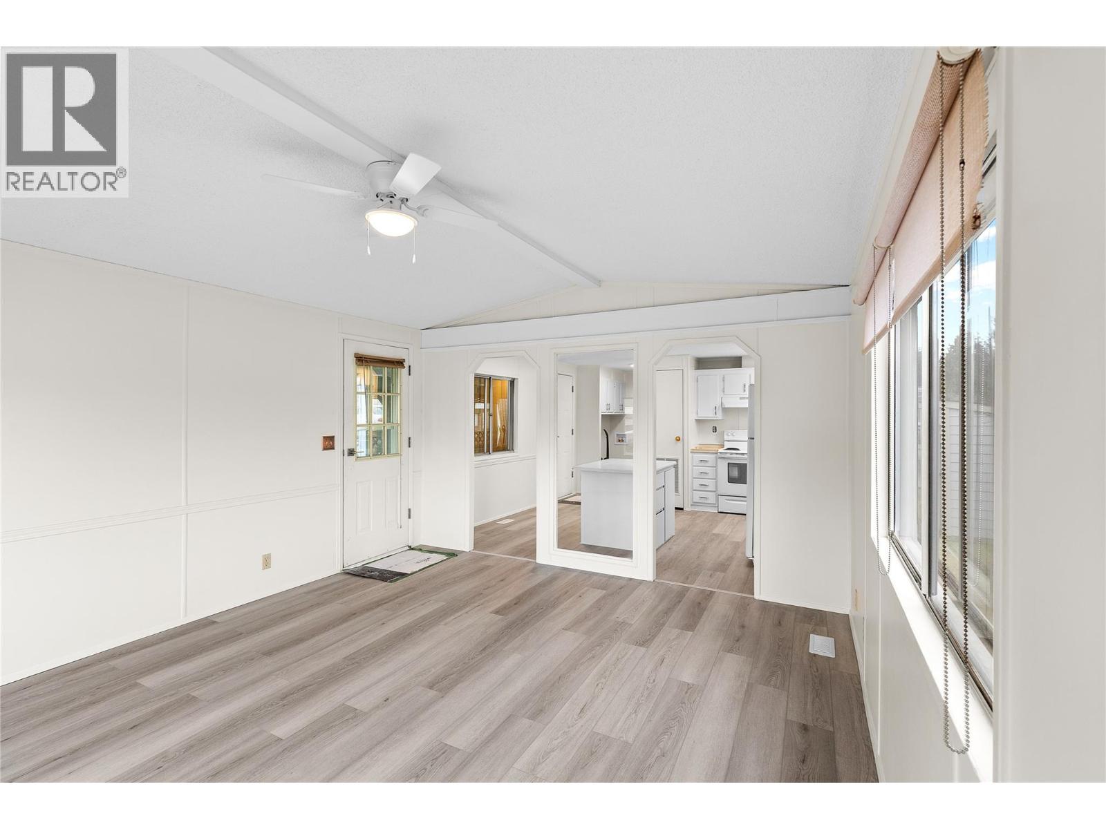 #32 1600 43 Avenue Unit# 32 - 16