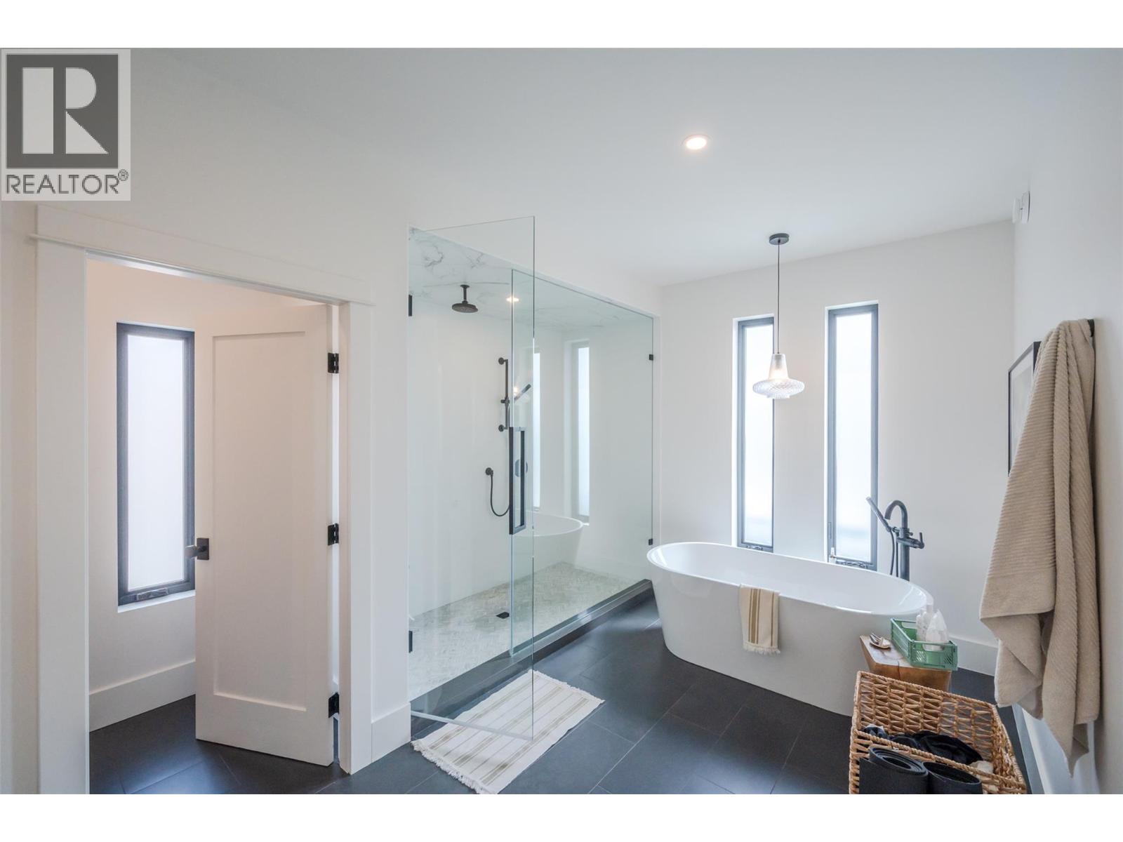 6709 VICTORIA Road Unit# 21, Summerland