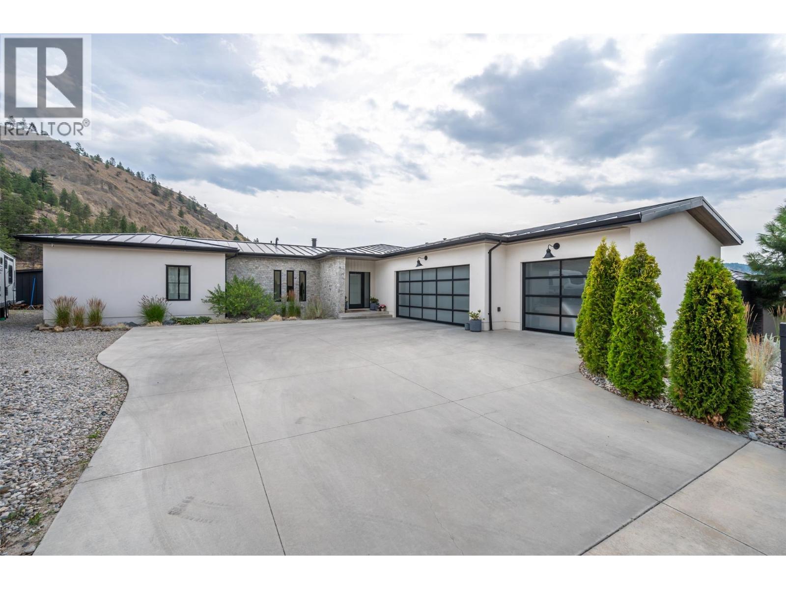 6709 VICTORIA Road Unit# 21, Summerland