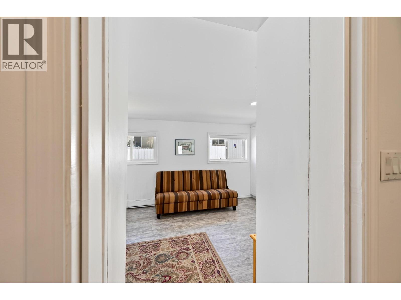 #91 1036 11TH STREET N - 44