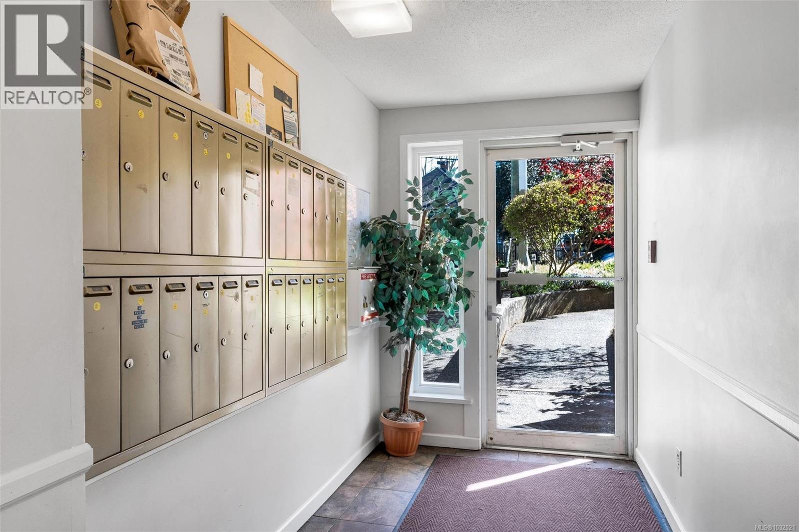 #206 1028 Balmoral Rd - 21