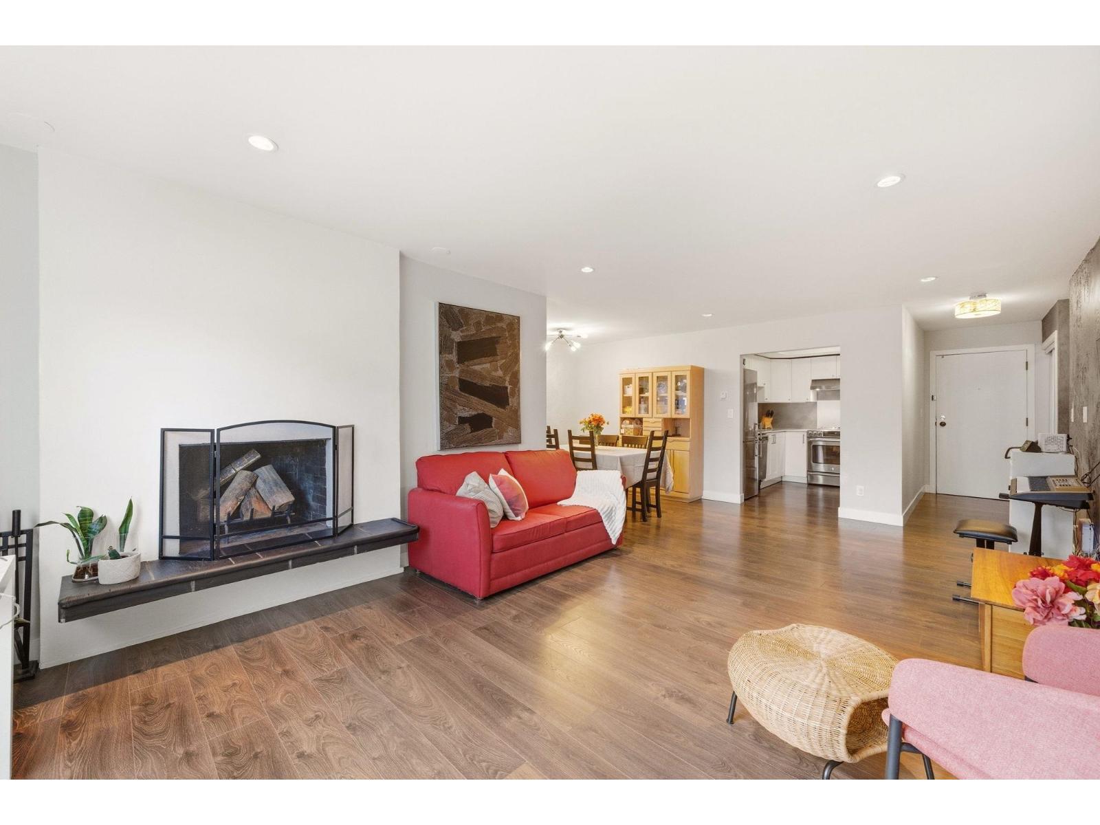 301 1381 MARTIN STREET, White Rock