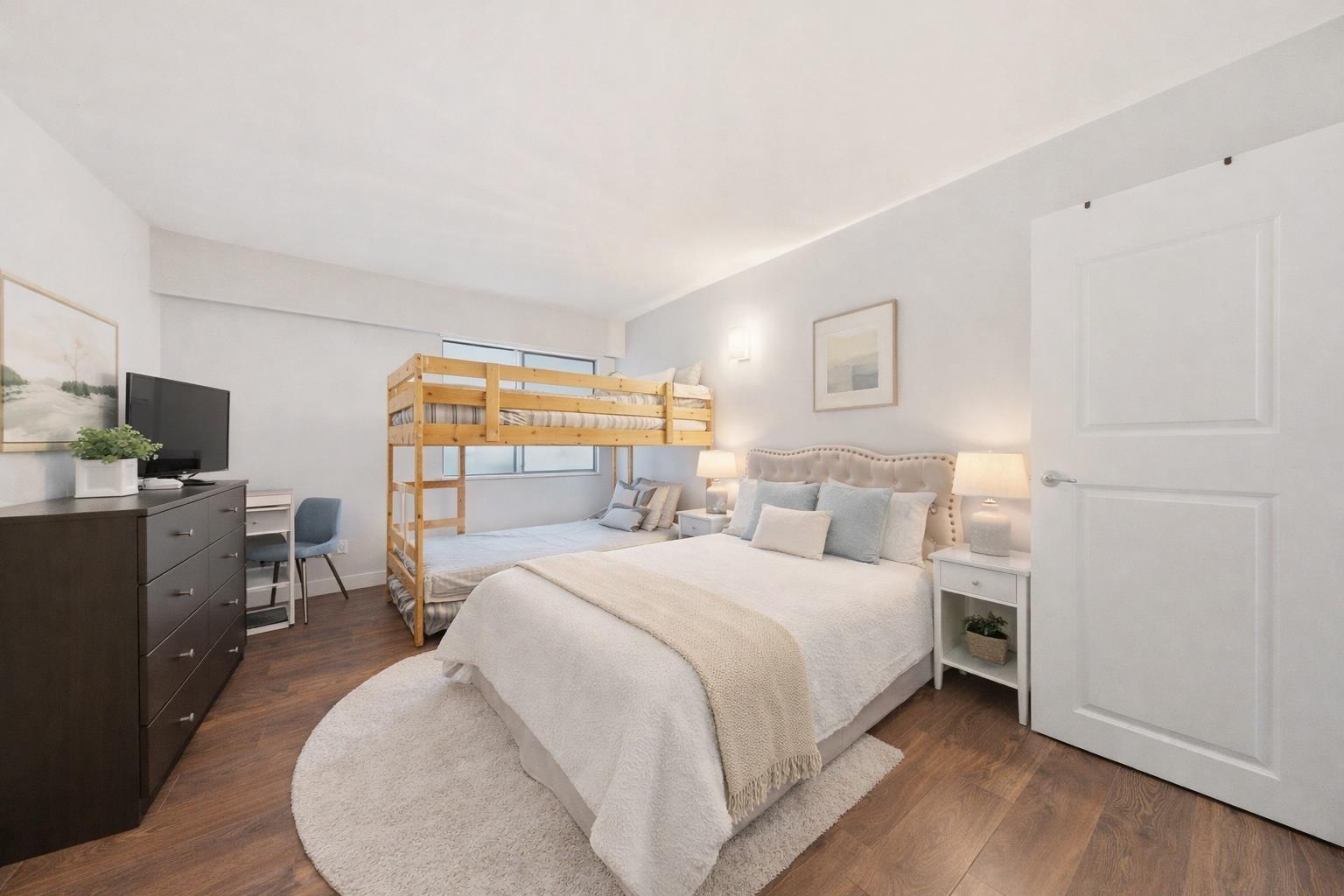 301 1381 MARTIN STREET, White Rock