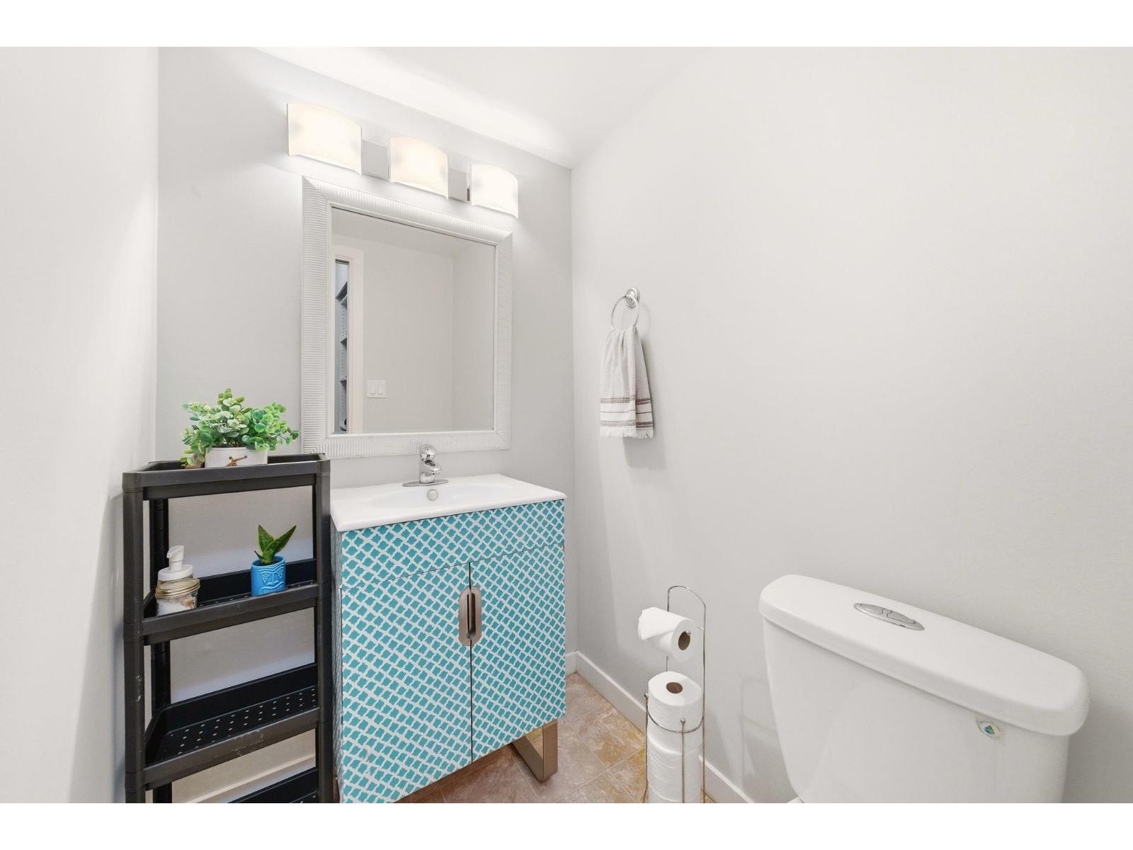 301 1381 MARTIN STREET, White Rock