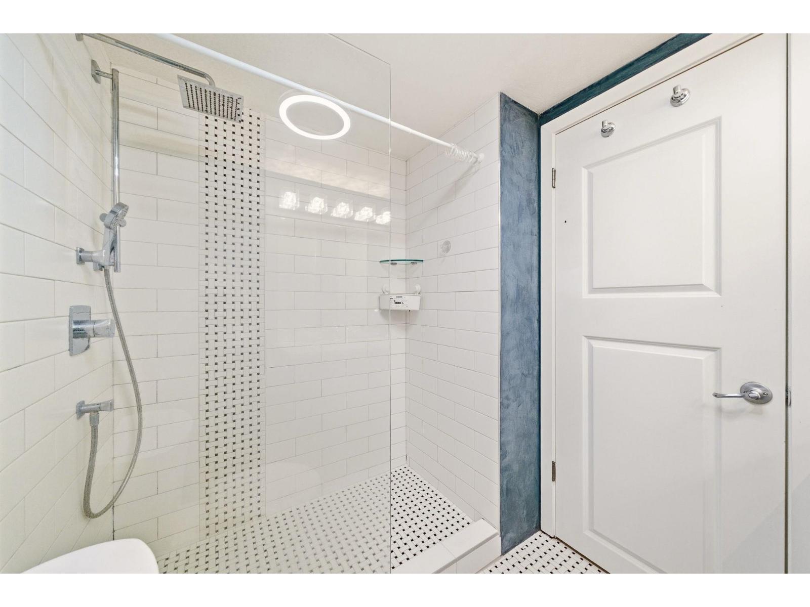 301 1381 MARTIN STREET, White Rock