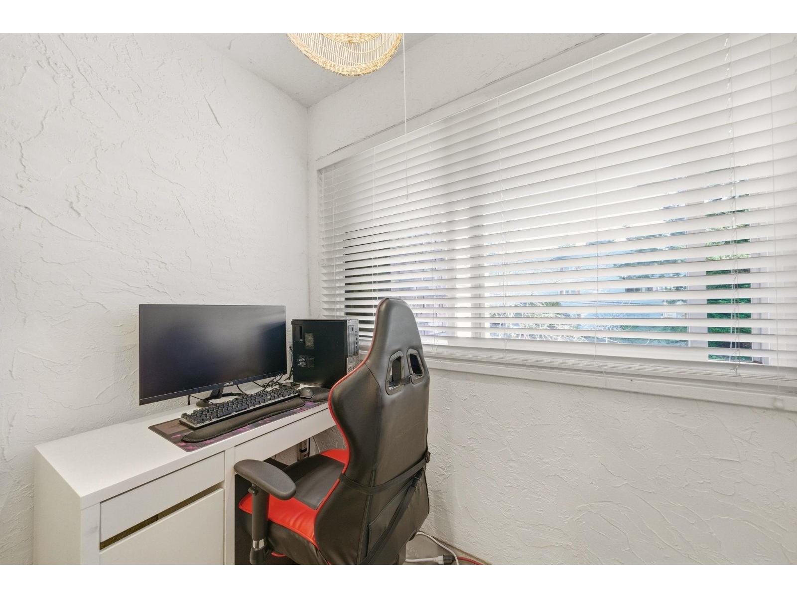 301 1381 MARTIN STREET, White Rock