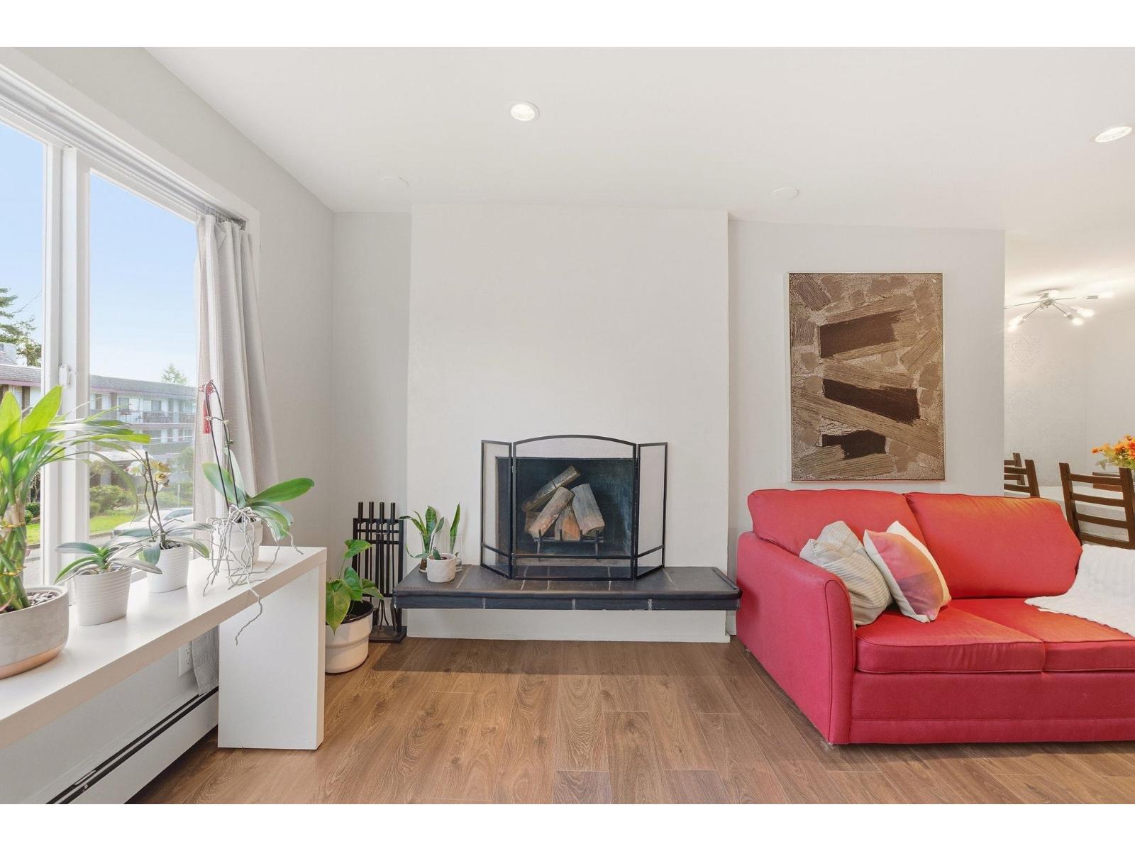 301 1381 MARTIN STREET, White Rock