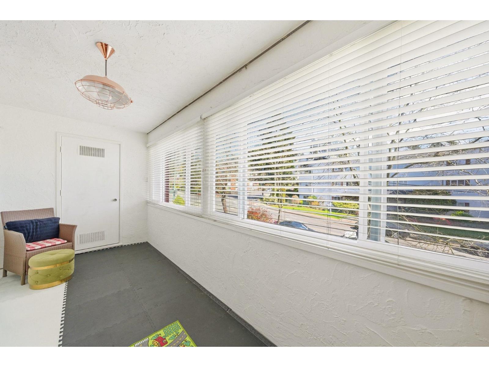 301 1381 MARTIN STREET, White Rock