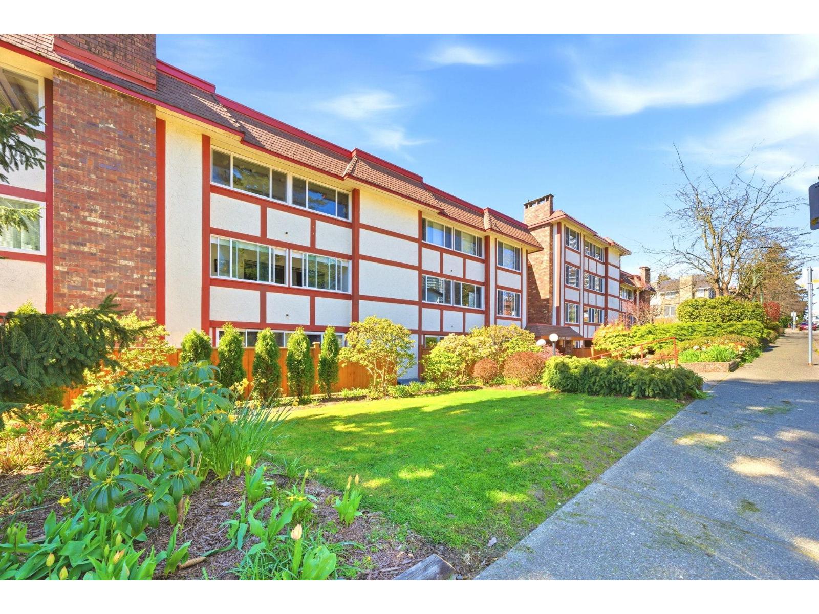 301 1381 MARTIN STREET, White Rock