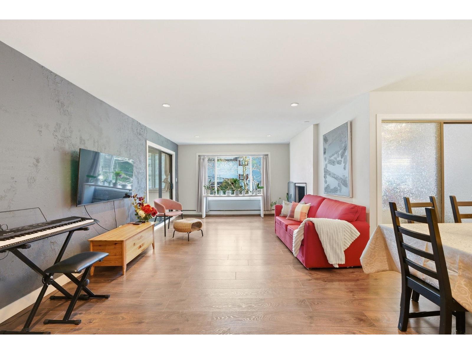 301 1381 MARTIN STREET, White Rock