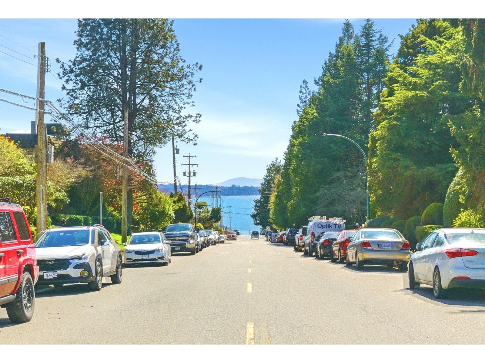 301 1381 MARTIN STREET, White Rock