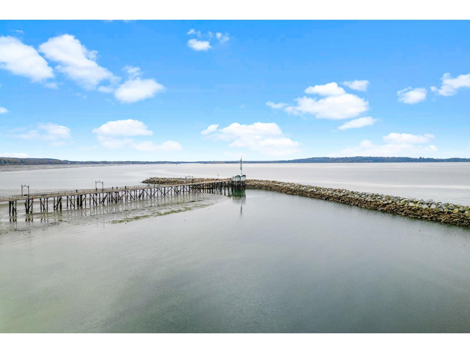 301 1381 MARTIN STREET, White Rock