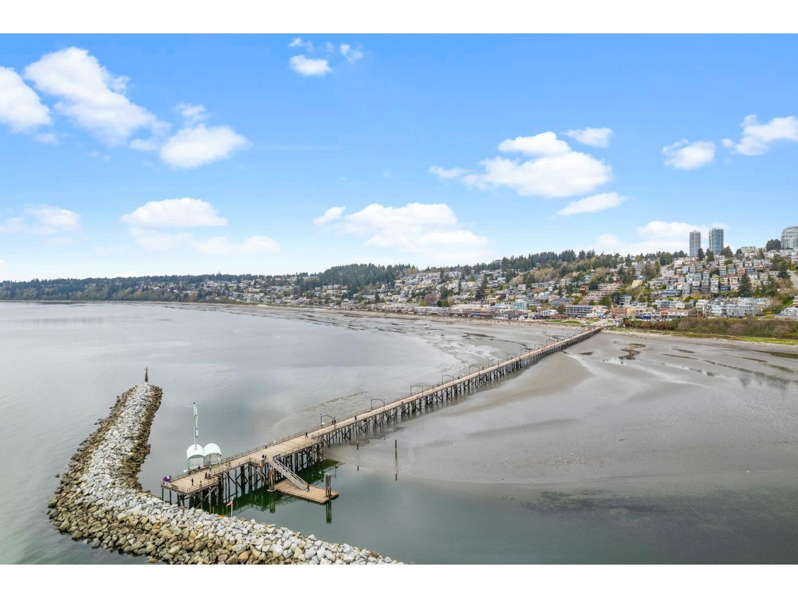 301 1381 MARTIN STREET, White Rock