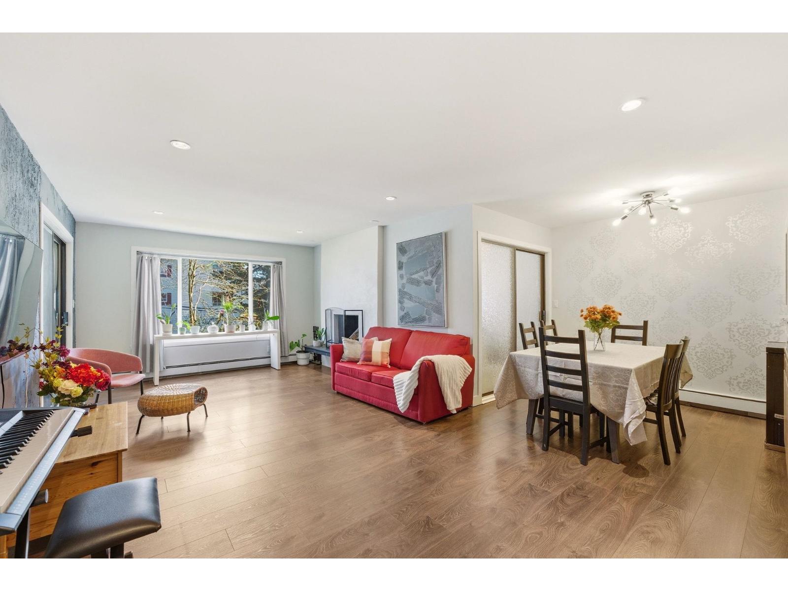 301 1381 MARTIN STREET, White Rock