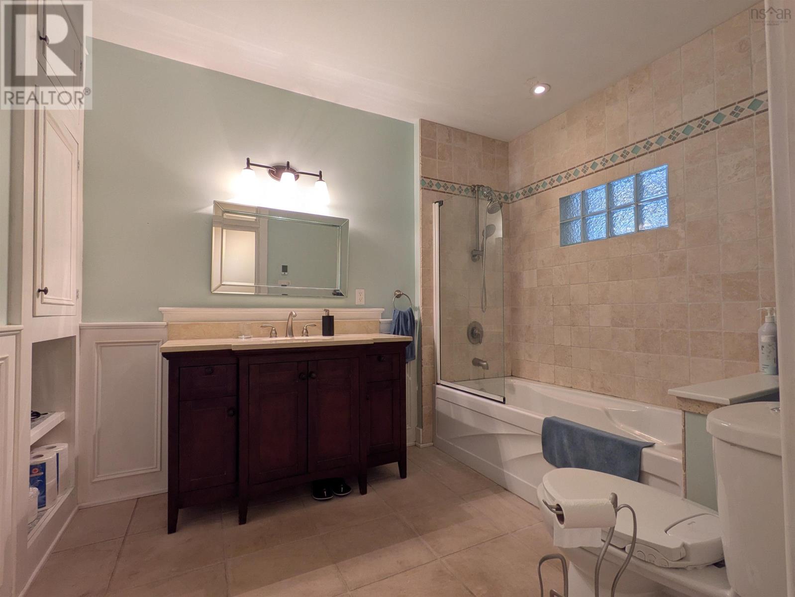 Property 31 of 34 of 789-791 Saint George Street