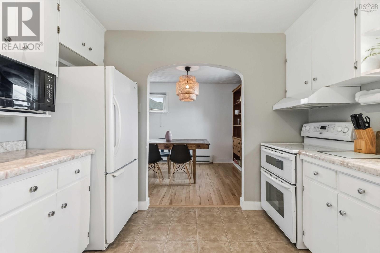 Property 19 of 50 of 65 Back Road