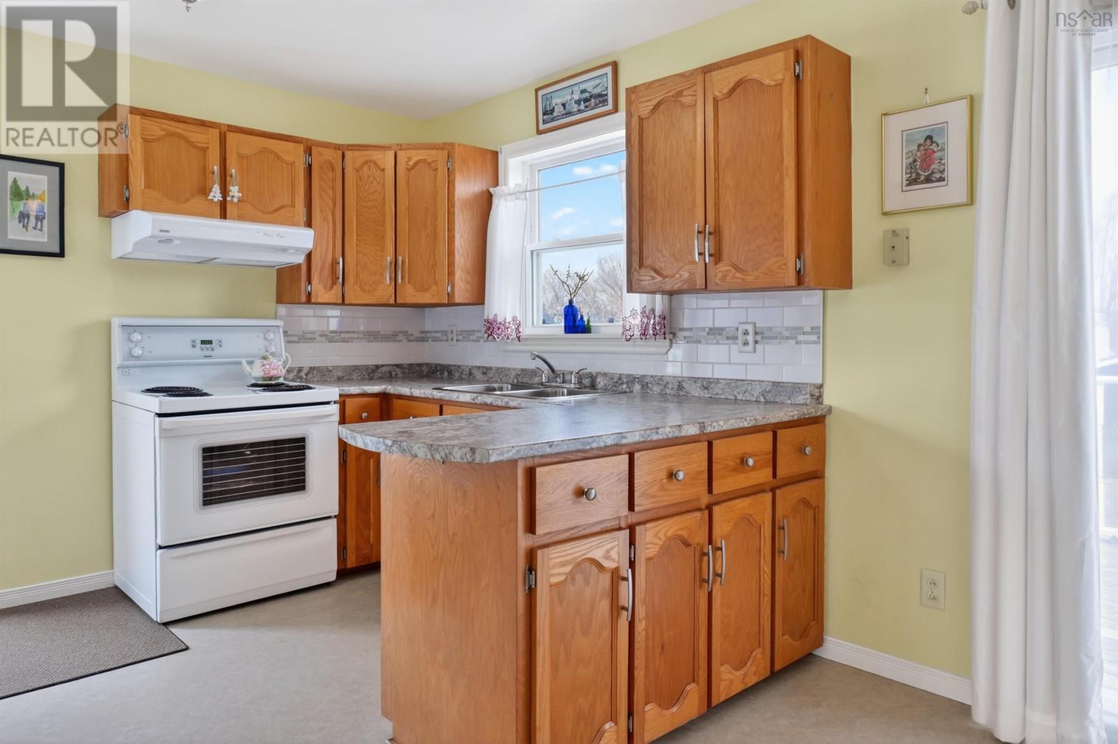 Property 7 of 21 of 62 Monteith Avenue