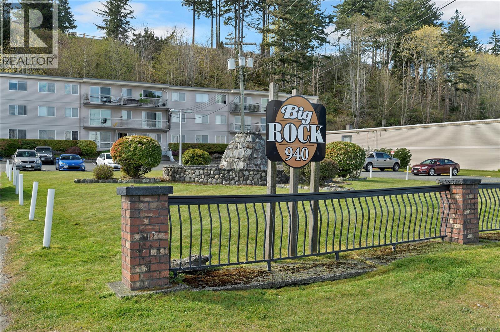#38 940 ISLAND Hwy S - 1