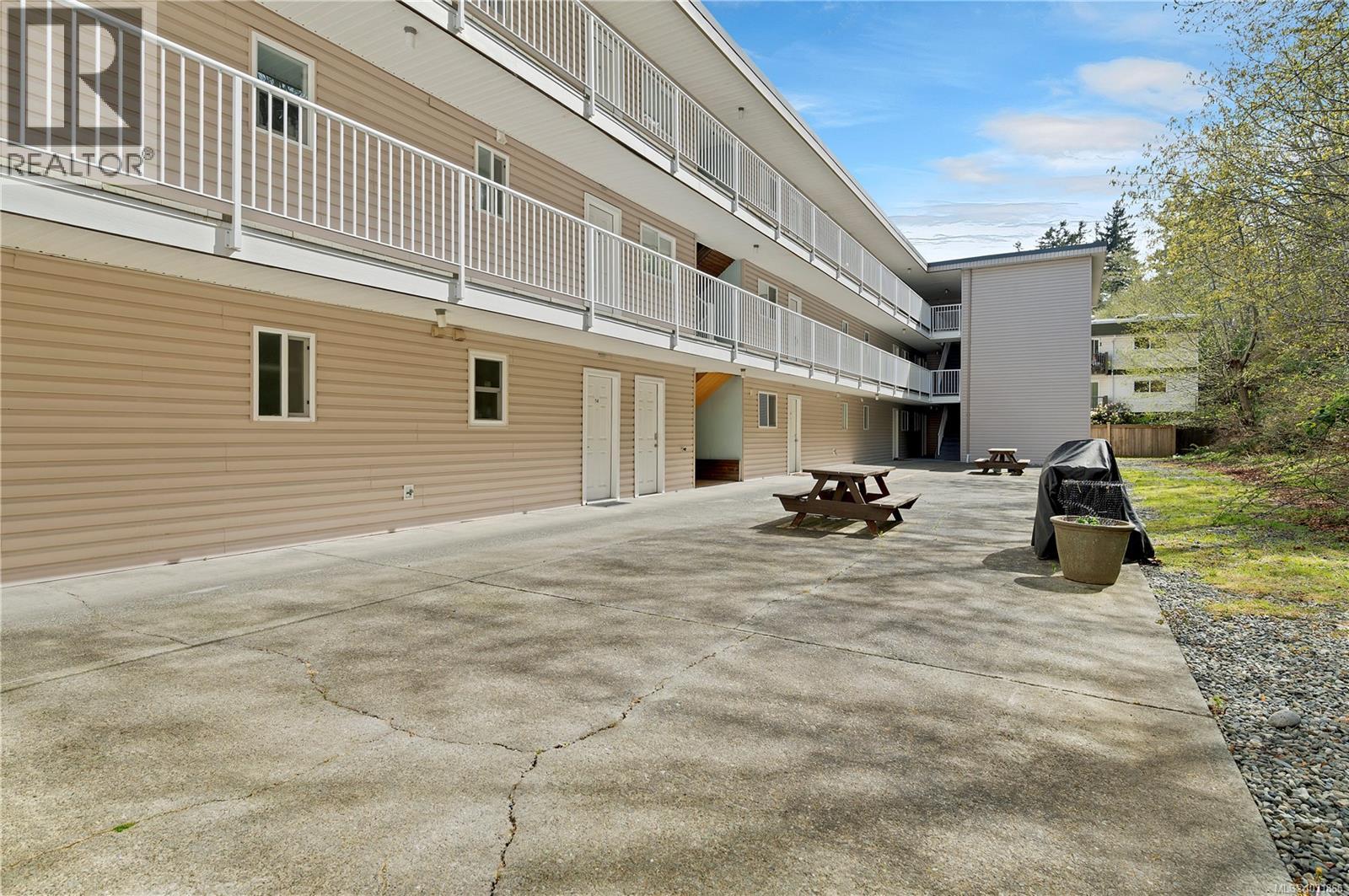 #38 940 ISLAND Hwy S - 22