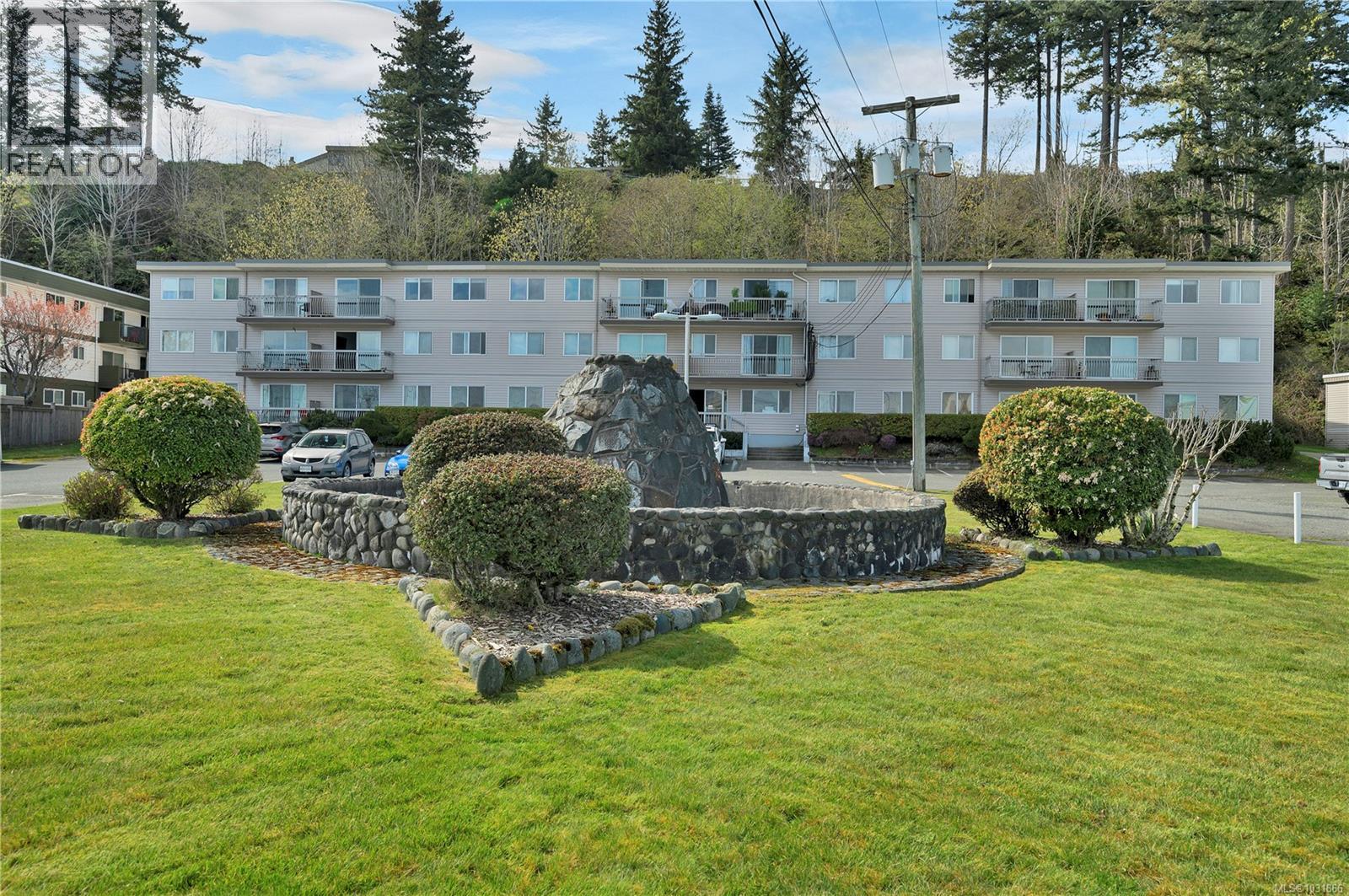 #38 940 ISLAND HWY S - 25