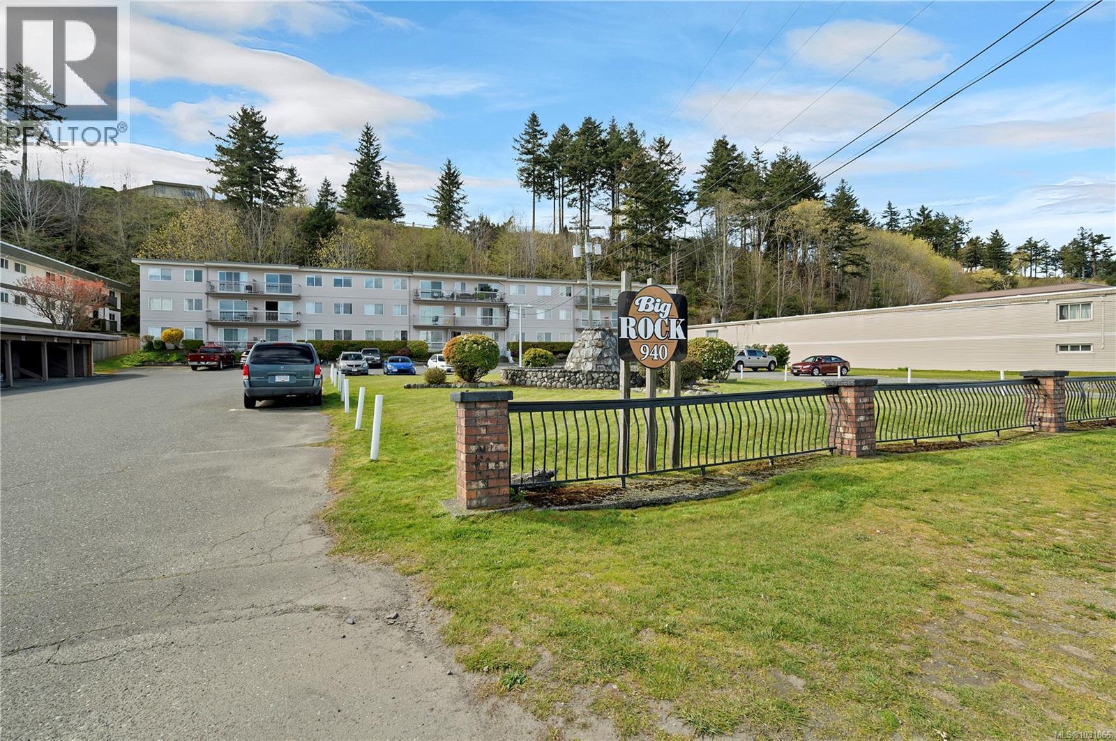 #38 940 ISLAND HWY S - 26