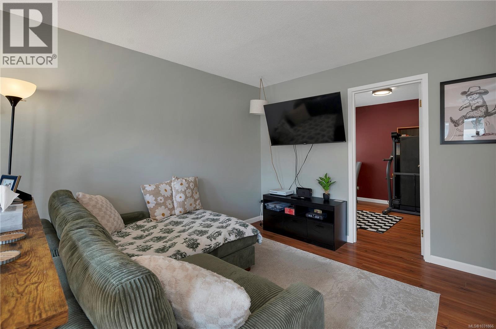 #38 940 ISLAND HWY S - 5