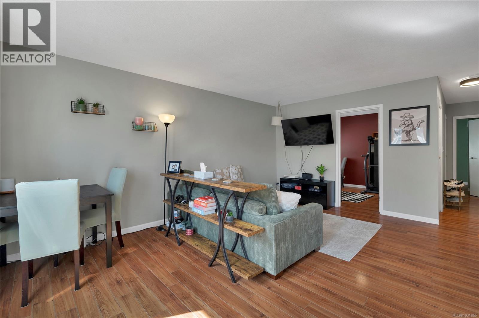 #38 940 ISLAND HWY S - 7