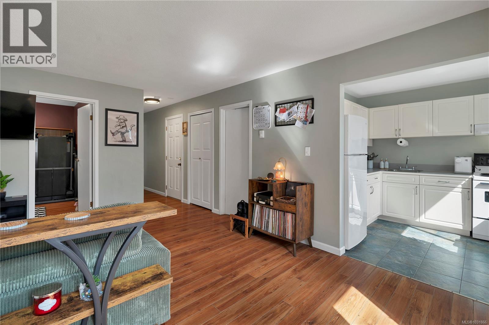 #38 940 ISLAND HWY S - 8